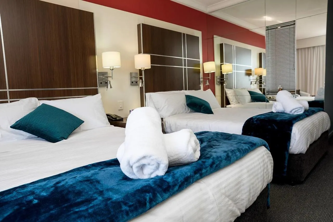 Gold Coast Apartment + Pool + Gym + Views Surfers Paradise